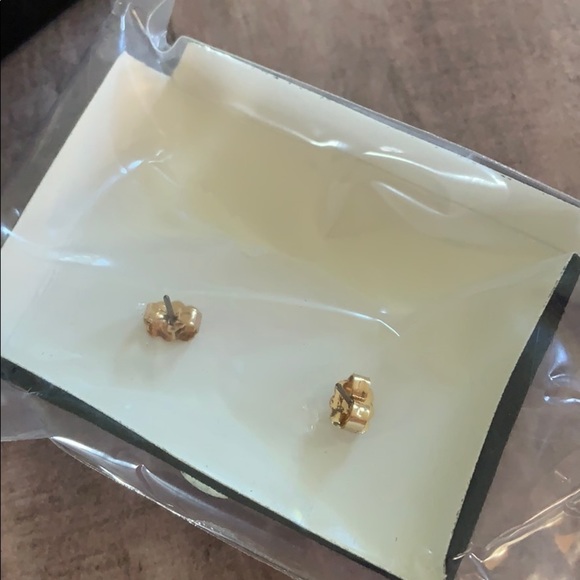 Avon New‎ Floral Petal Cluster Earrings Ivory Opal Stud Earrings - Picture 4 of 7